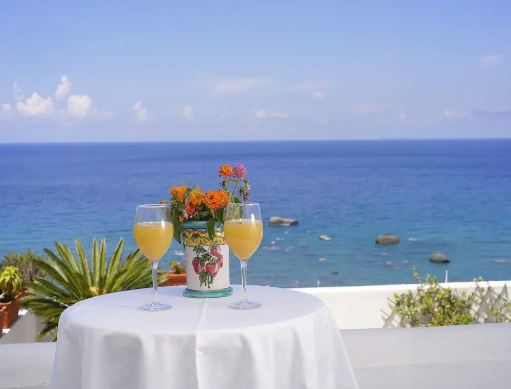 Ischia, With a Breathtaking View, in the Bay of Citara for 7 Persons