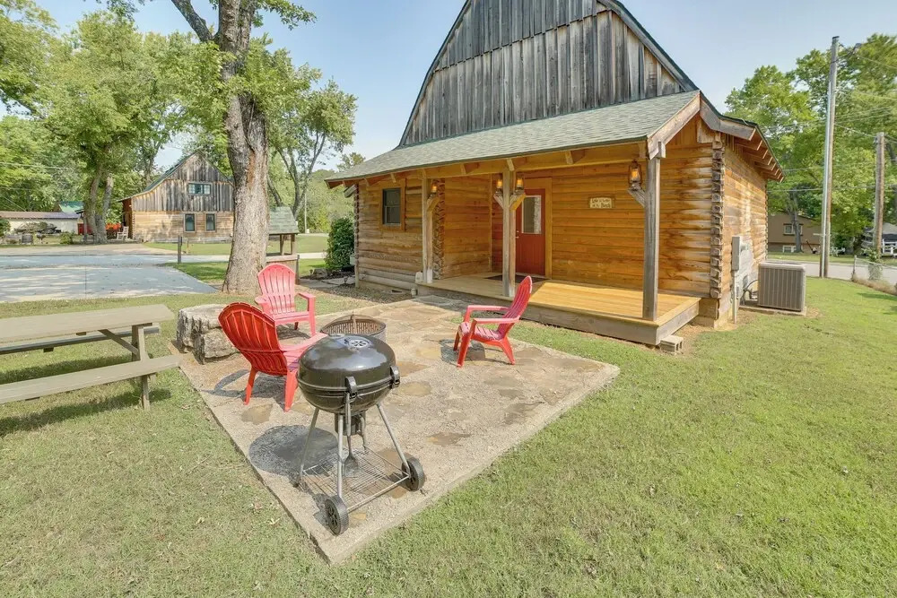 Rustic Hollister Cabin - 5 Mi to Downtown Branson