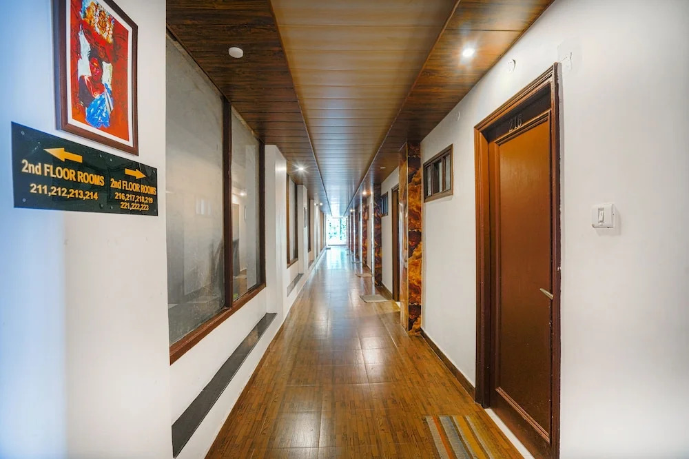 Pax Hotel Ark 150 meters from Mall Road