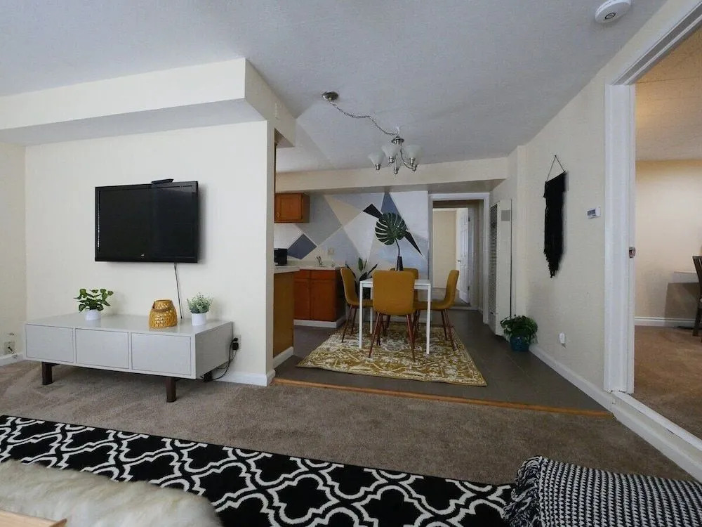 Modern, Exquisite 2-bedroom Home in Lafayette