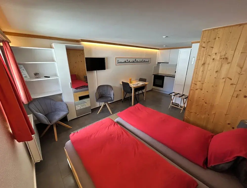 Alpenchalet Weidhaus Gstaad - Dachwohnung - Studio - Stockbettzimmer