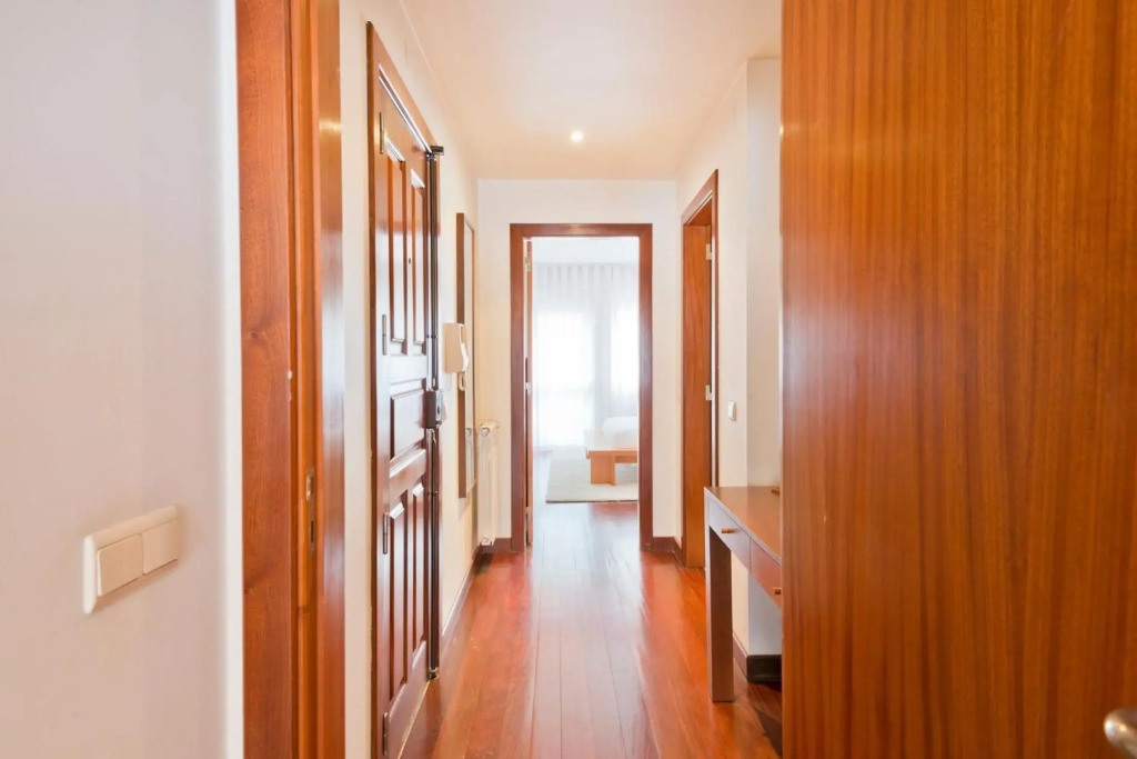 BmyGuest - Central Garage Apartment
