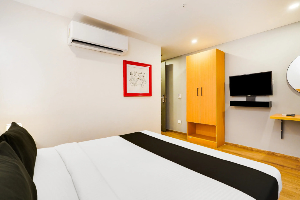 Super Oyo Townhouse Oak Spruce Hotels A2 Indiranagar