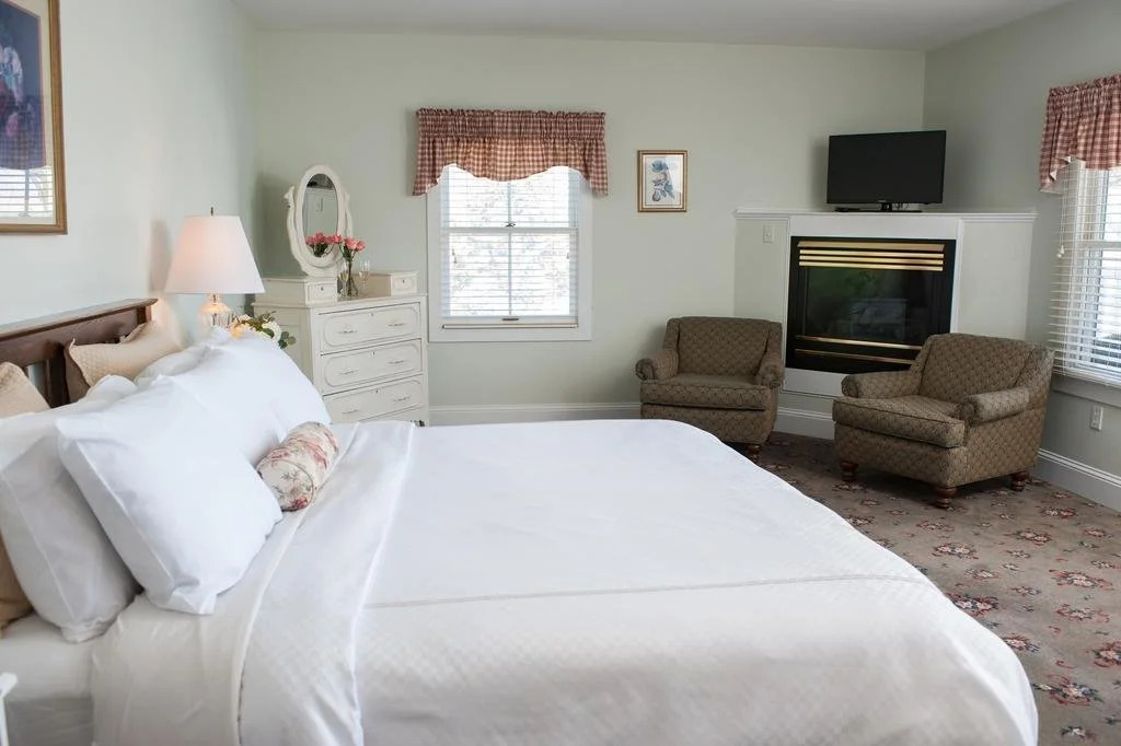 The Oaks Waterfront Hotel