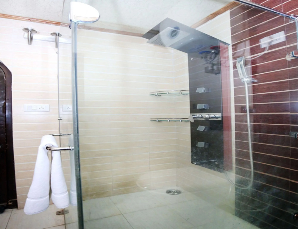 Padma Apartments Jakhu by OYO Rooms