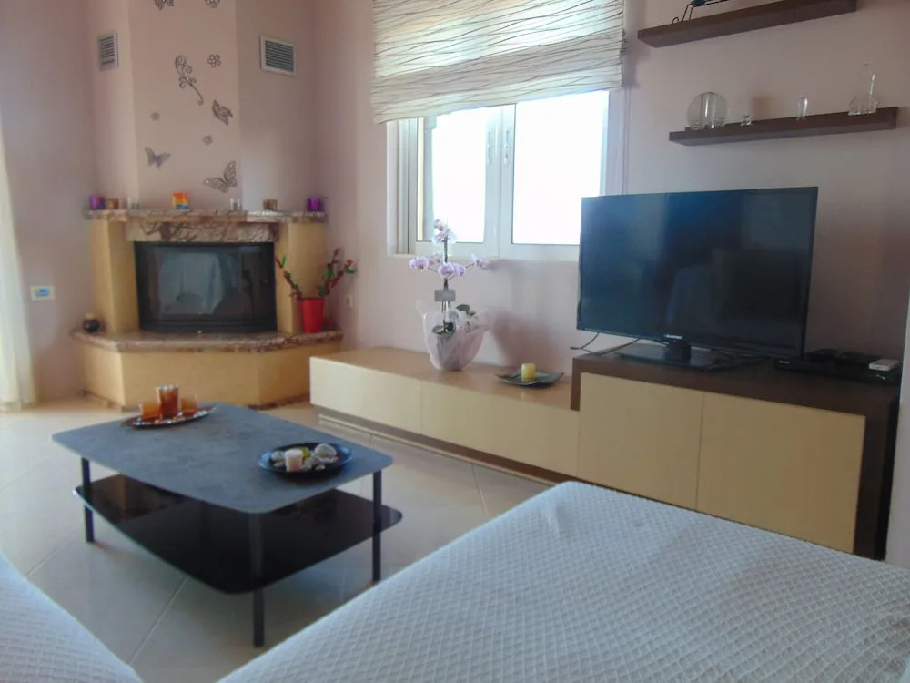 Comfy Beachfront Litinas Casa With Seaview