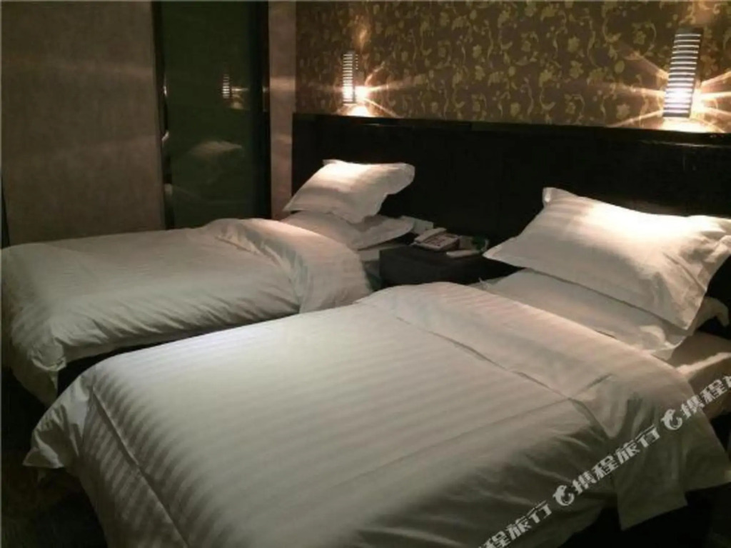 Hongxing Times Hotel (Xinjiang Normal University Wenguang Campus)