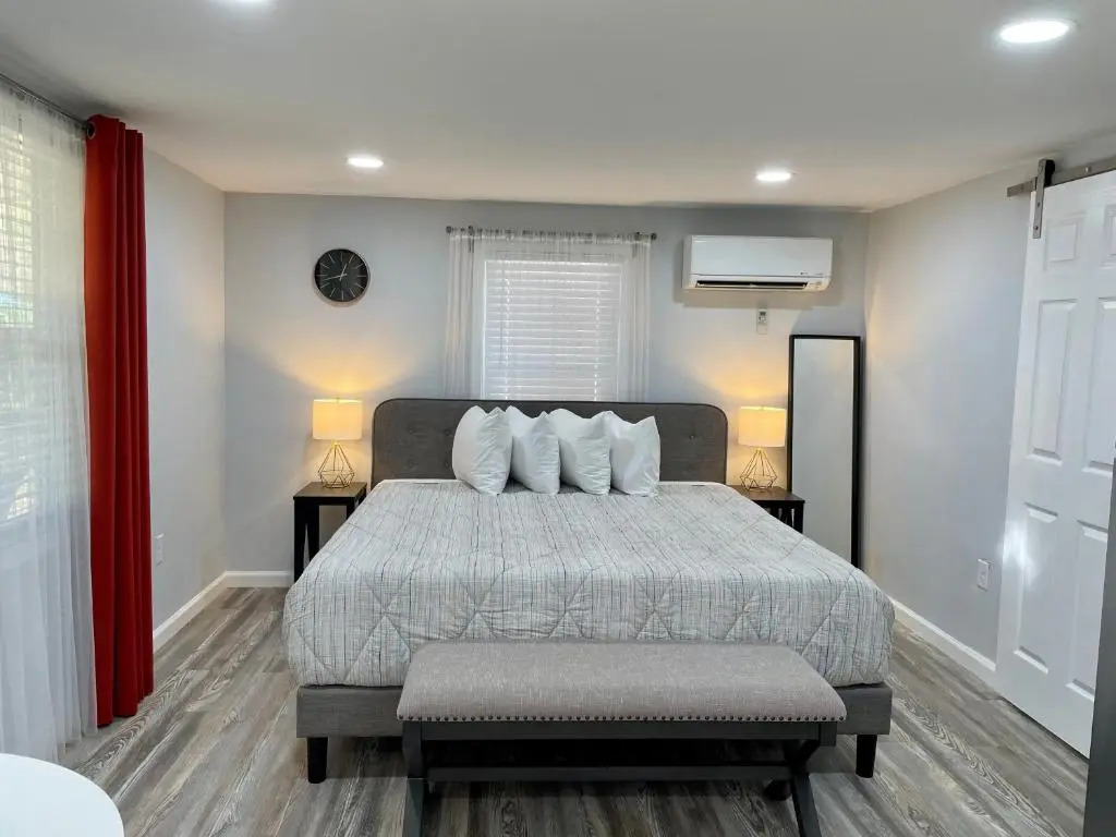 Veda Inn & Cottages