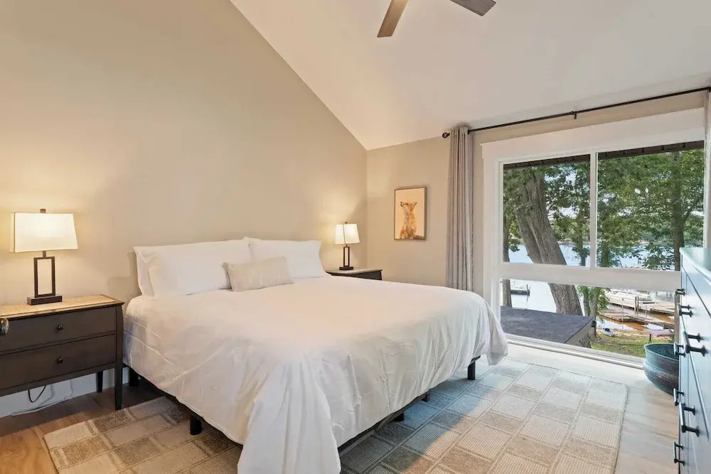 Stylish 3BR Waterfront Home w/ Sunset Porch + Access to Dining Sunsets on Shoreline by Avantstay