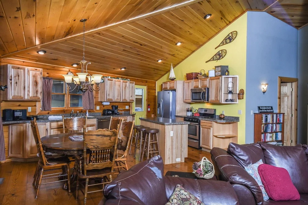 Cozy Cabin 4 Bedroom House