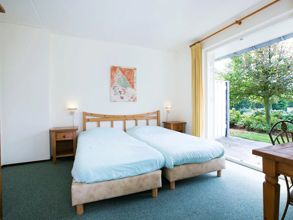 Spacious, semi-detached villa, sea at 1 km. in cosy Domburg