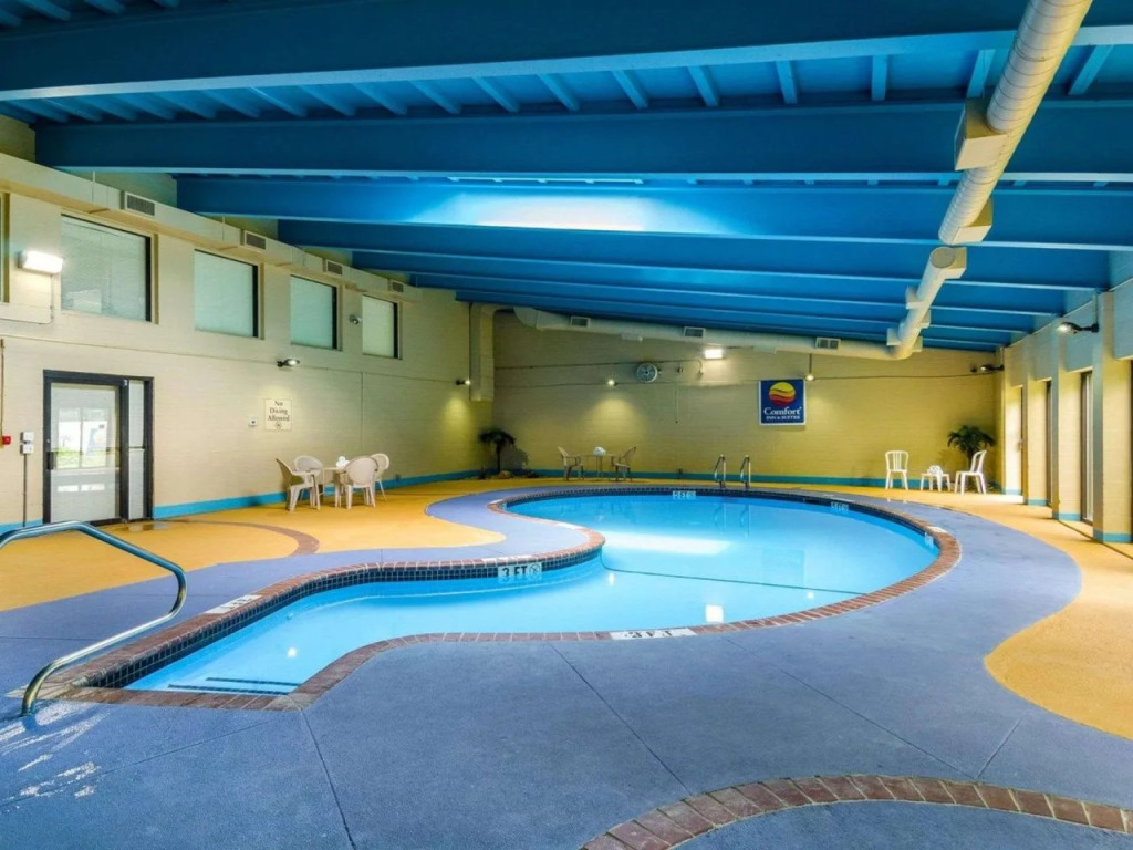 Holiday Inn Express - Fall River North