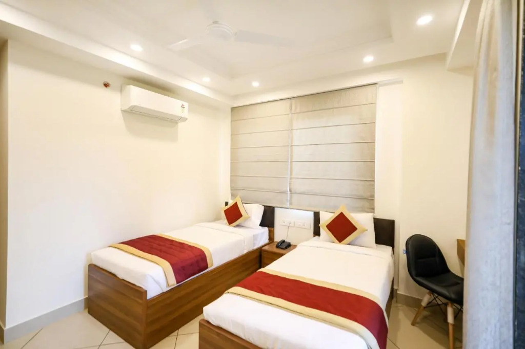 FabHotel La Paz Stay B&B