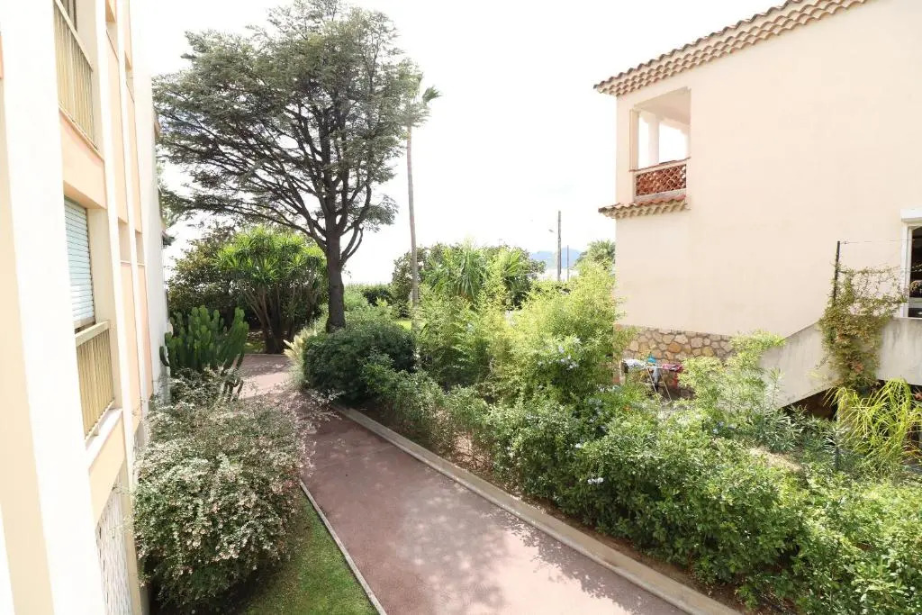 Sea side 2 bedroom with heated pool 322