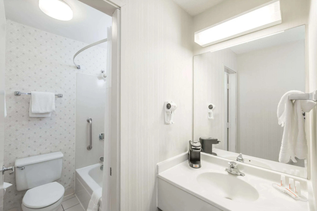 Days Inn by Wyndham West Des Moines - Clive