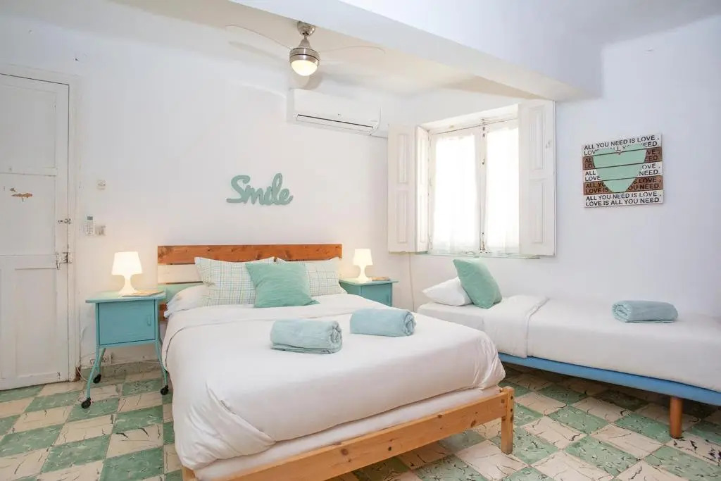 BIG FLAT IN CITY CENTER, UP To 12 PEOPLE