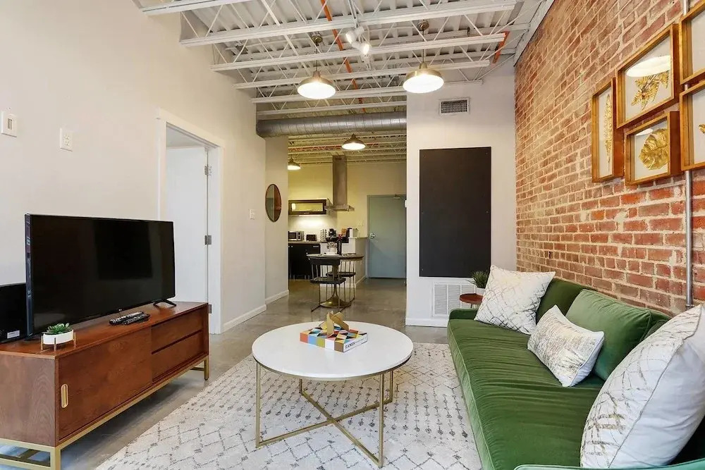 1br/1ba w/ Exposed-brick Apt in DT Nola by Domio