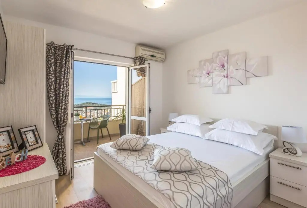 Apartments Lana