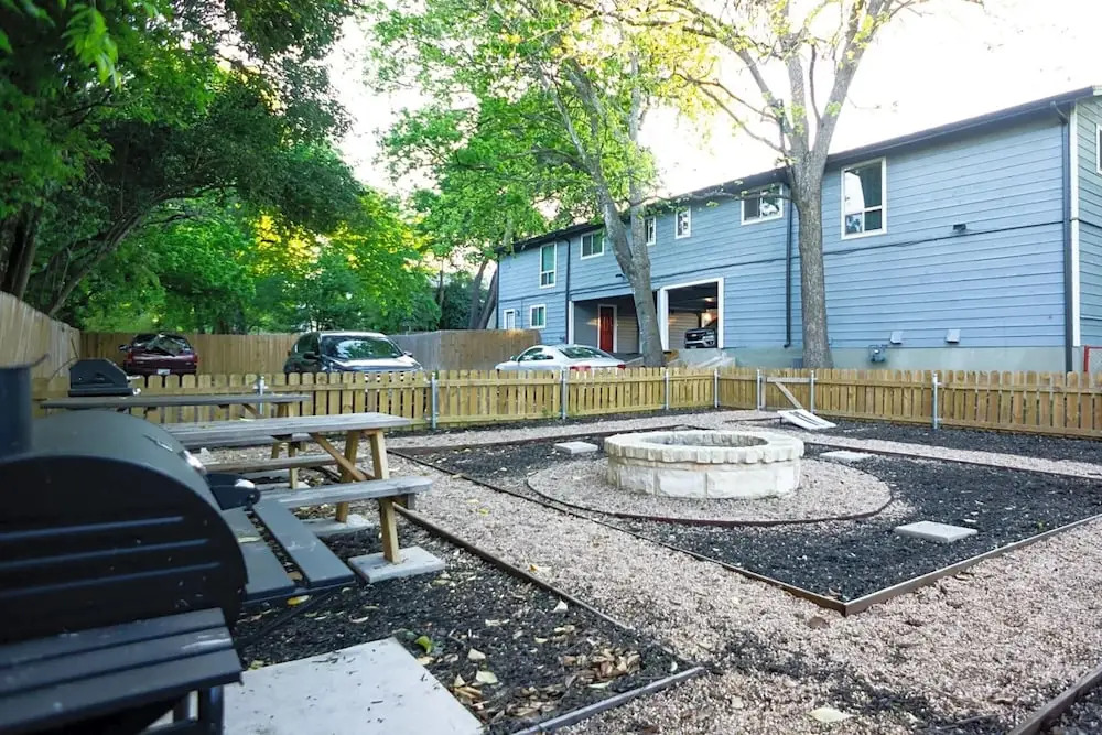 Prime Soco Chic 2BR King Suite w Pool Parking