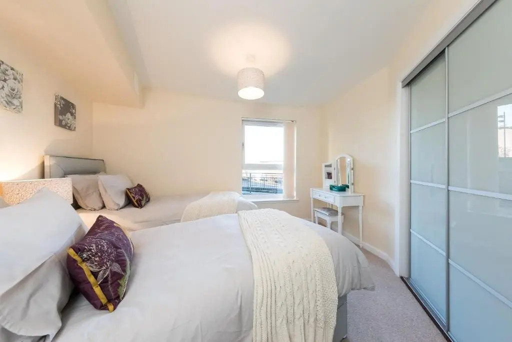 THE BROCH, Ground Floor City Centre Apartment, sleeps 6