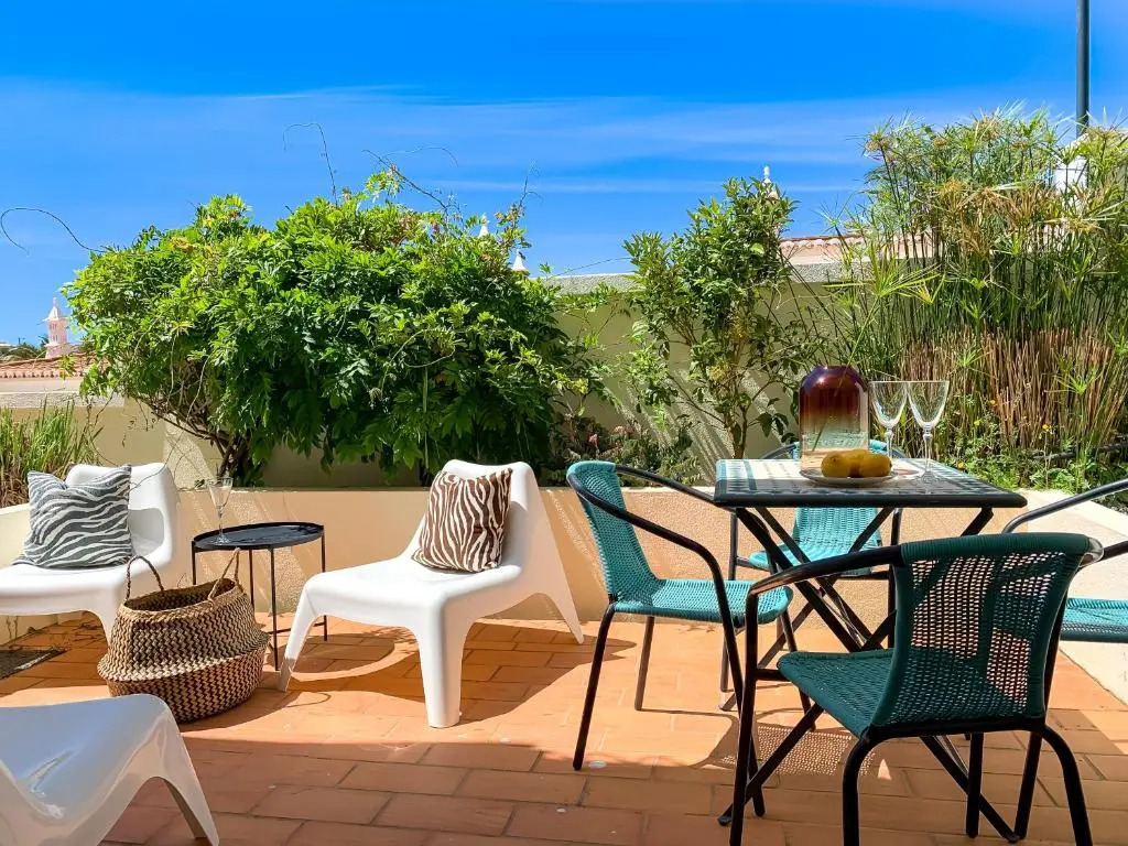 2BDR Townhouse Duplex with Pool by LovelyStay