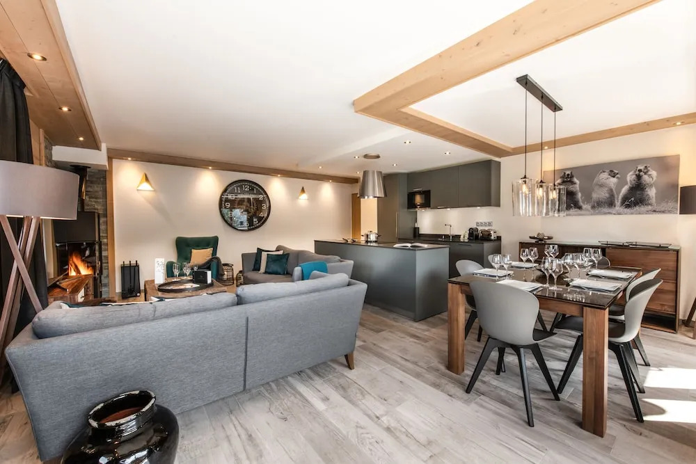 Mammoth Lodge by Alpine Resorts