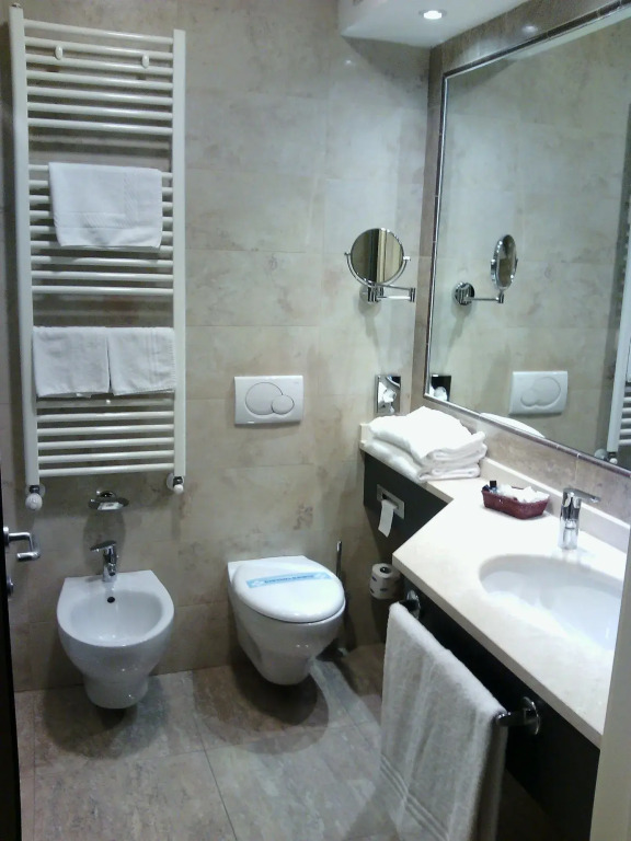 Raya Hotel