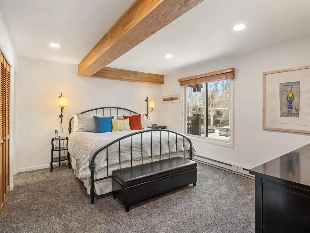 Comfortable 3BR Condo in Downtown Aspen Near Lift 1A With Pool & hot Tub!