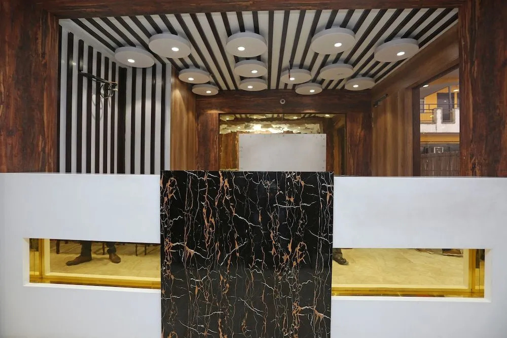 Hotel O Samrat