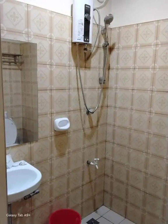 Room-serene Family Haven in Mambajao, Ph