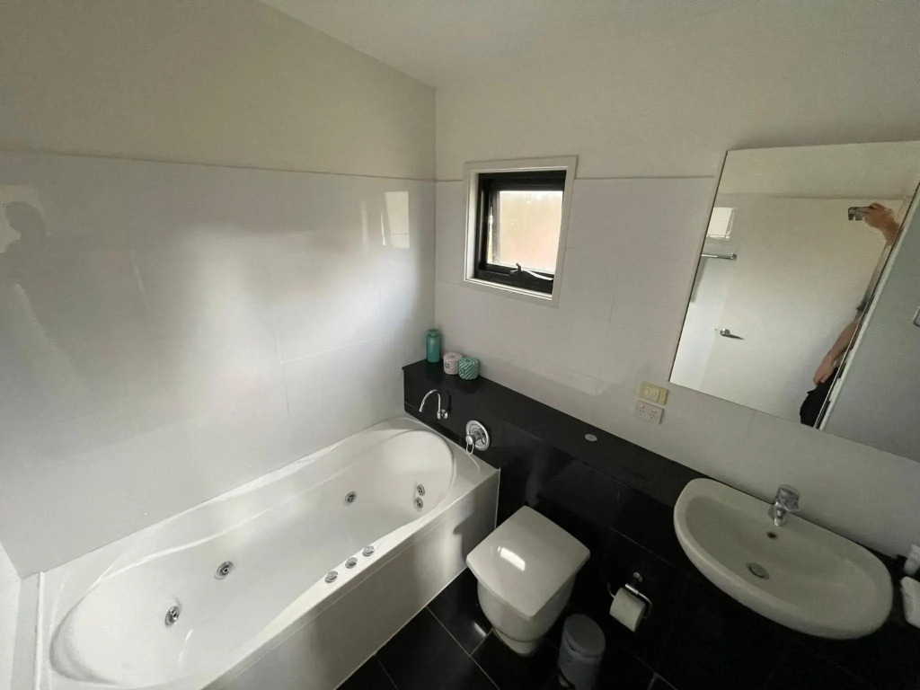 Luxury Woodridge 2-Bedroom Apartment