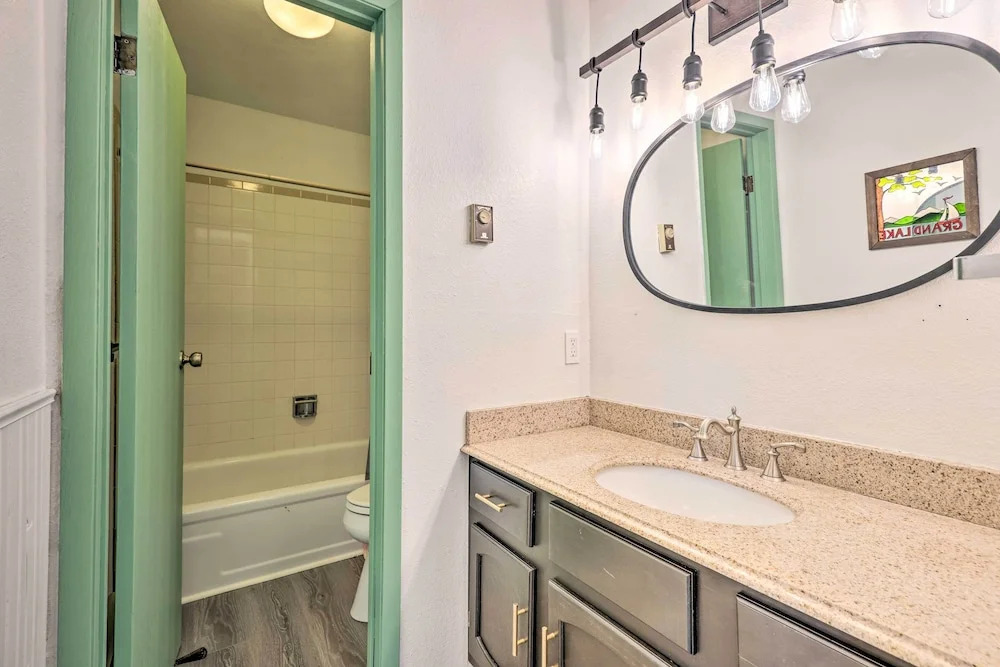 Grand Lake Condo w/ Mountain Views: Walk to Lake!