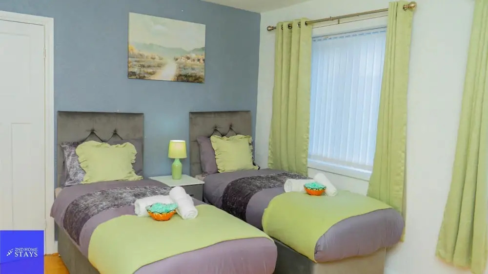 Cradley Manor - Spacious 6 Bedroom House