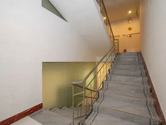 Tianhong Hotel (Nanning Sulu Subway Station Anji Passenger Transport Terminal Subway Station Branch)