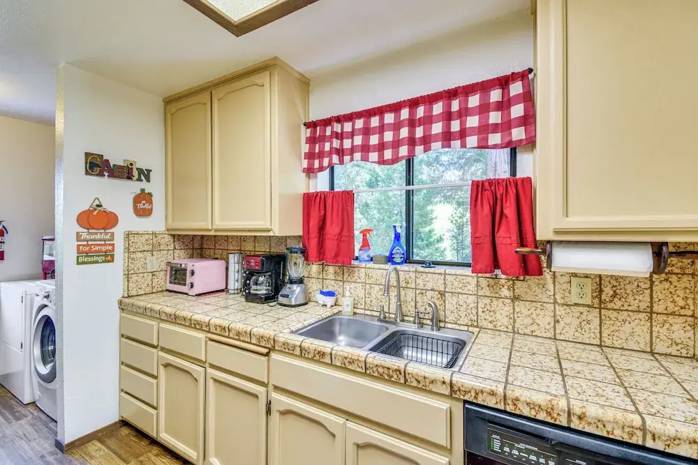 Peaceful Groveland Home w/ Deck + Fire Pit!