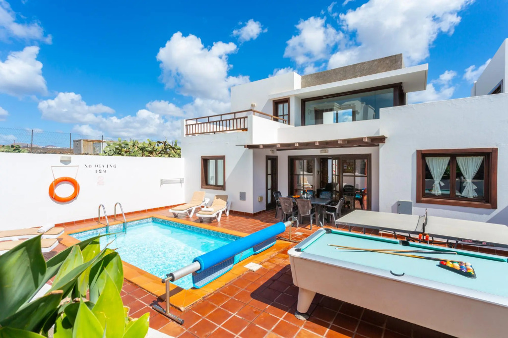Villa Julianne 4 Heated Private Pool Walk to Beach A C Wifi Car Not Required - 2417