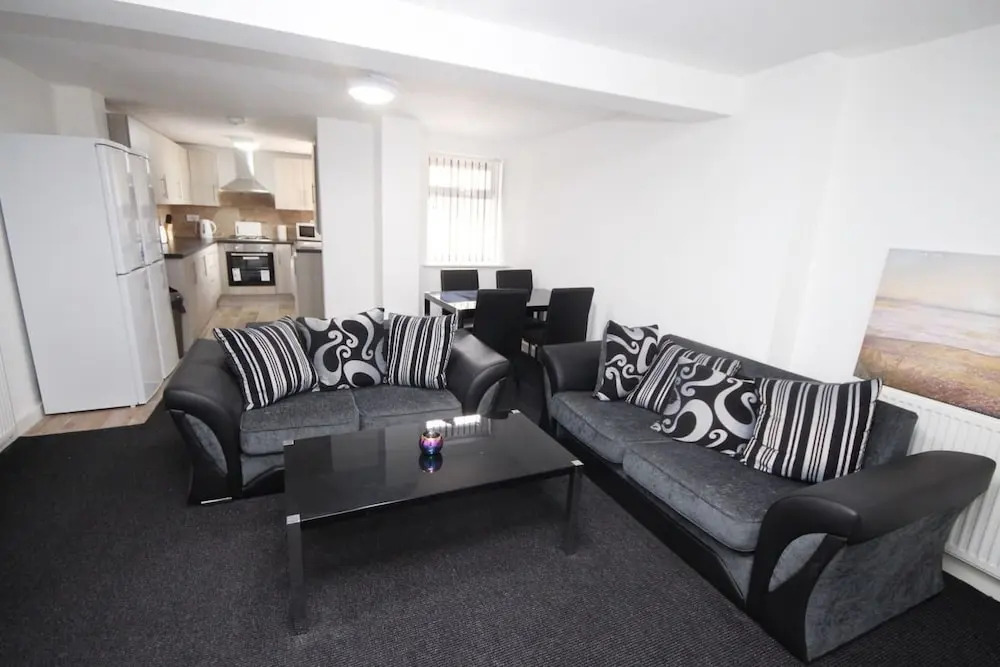 Outstanding 6 bedroom house