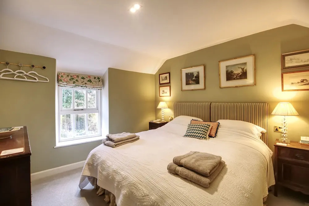 Stunning 3-bed House in a Private Hidden Valley