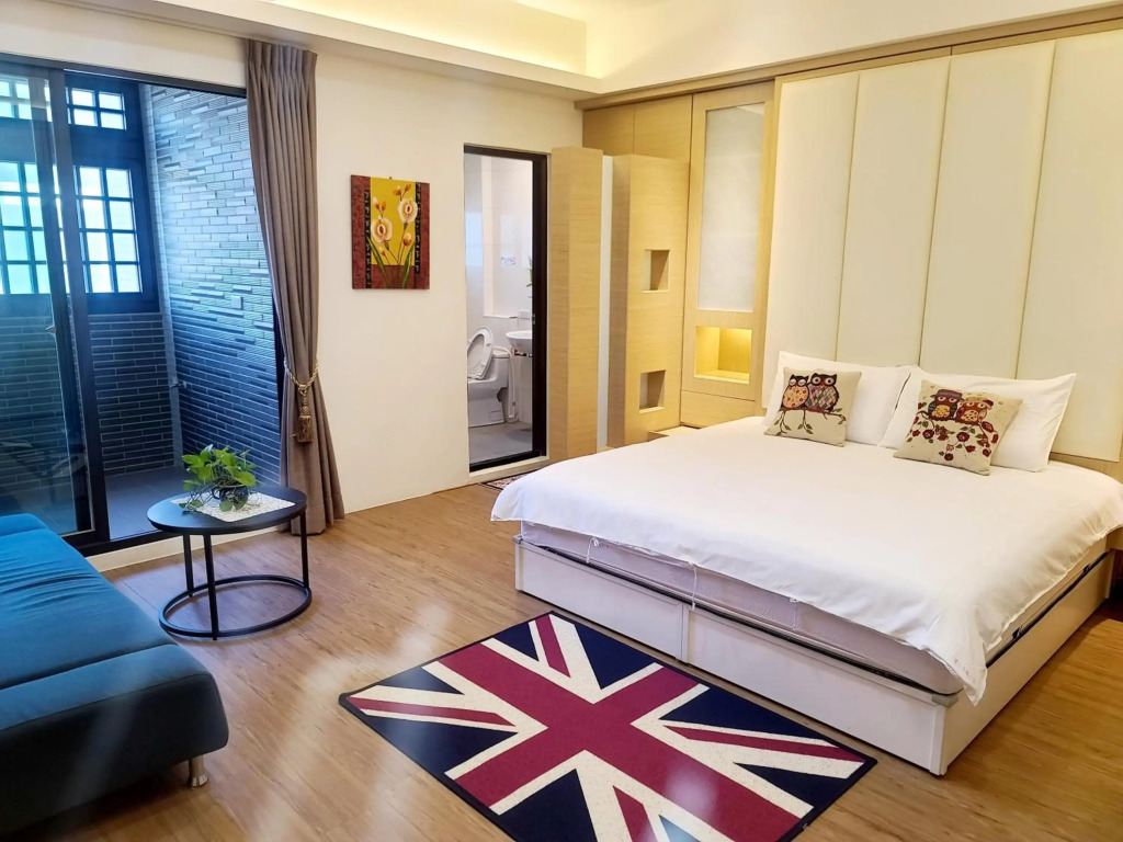 Love Happiness Inn