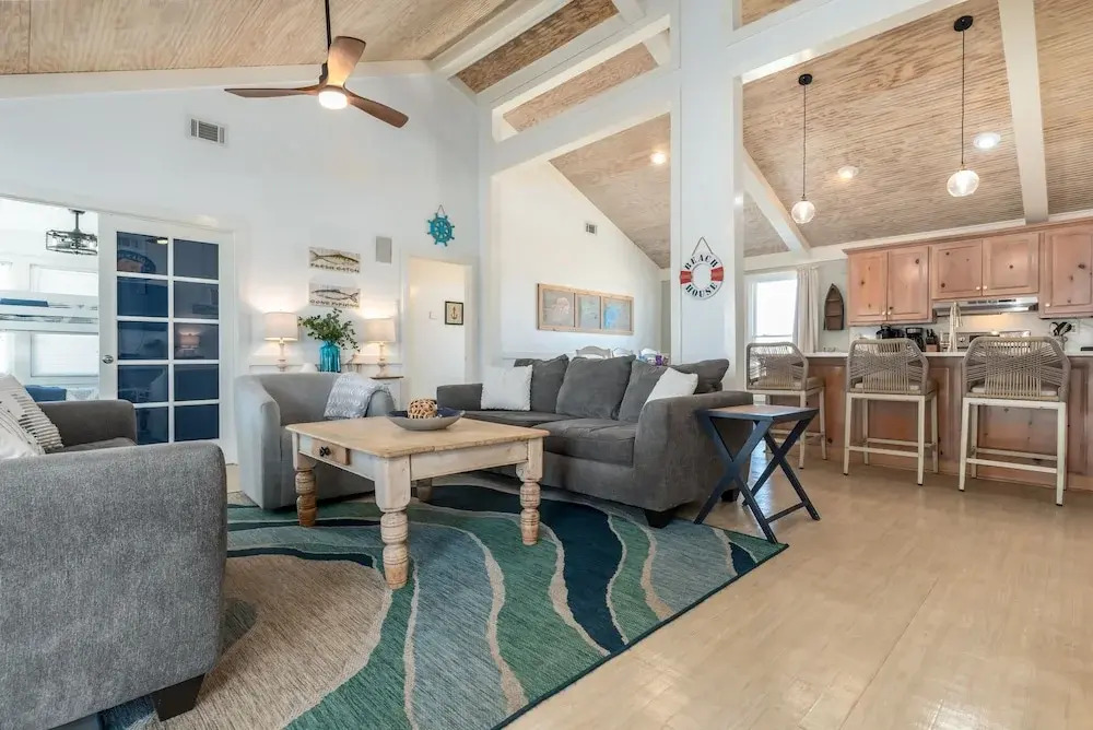 Feelin' Salty - 107 Quebec 4 Bedroom Home by RedAwning