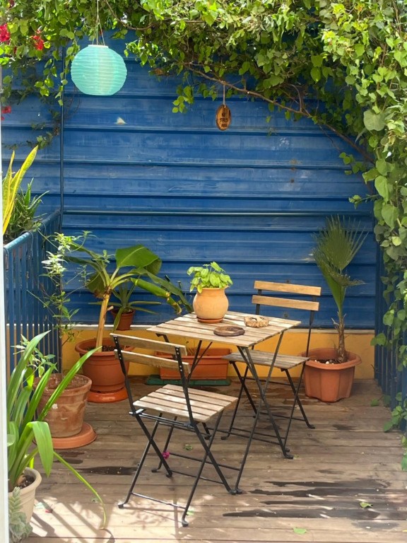 Charming 2BR Guest Suite with Ocean View