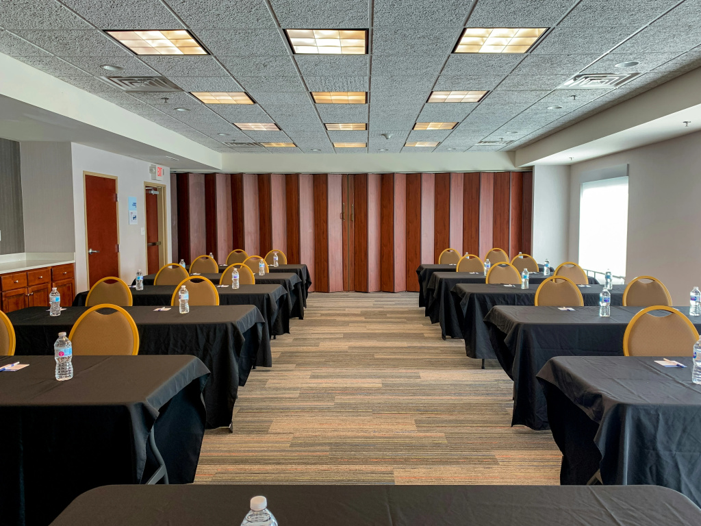 Holiday Inn Express & Suites Lexington Downtown Area-Keeneland by IHG