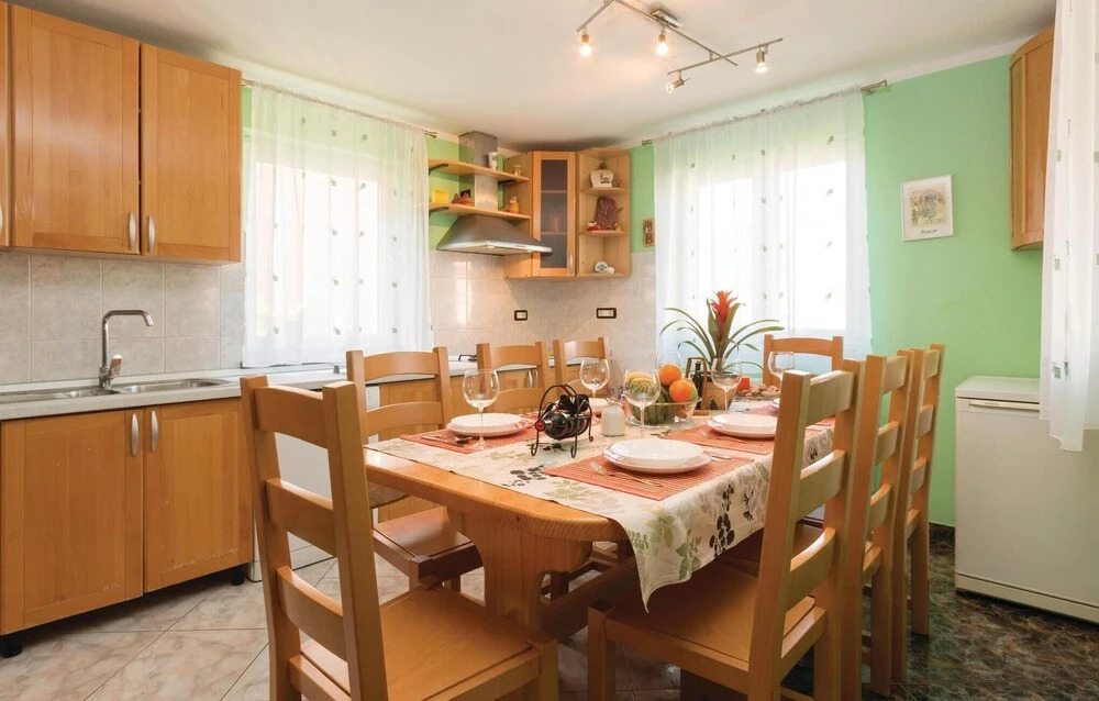 Five-Bedroom Holiday Home In Fazana