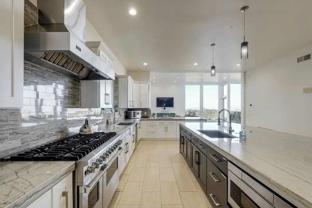 Pool & Coastline Views: Luxe La Jolla Home