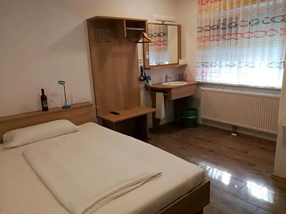 Dorf-Zimmer Mirth