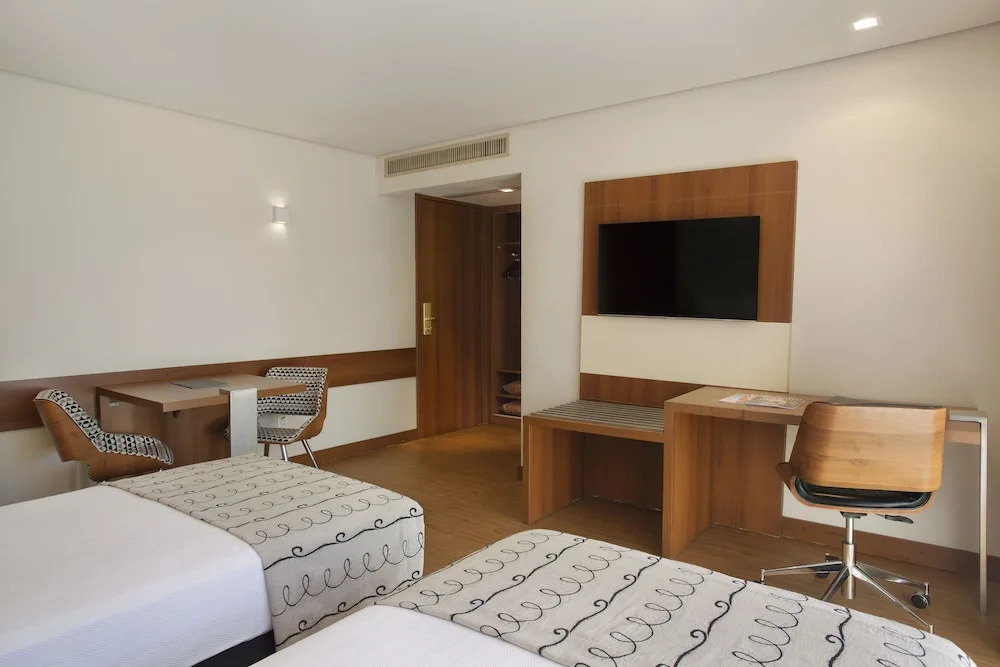 Naoum Plaza Hotel