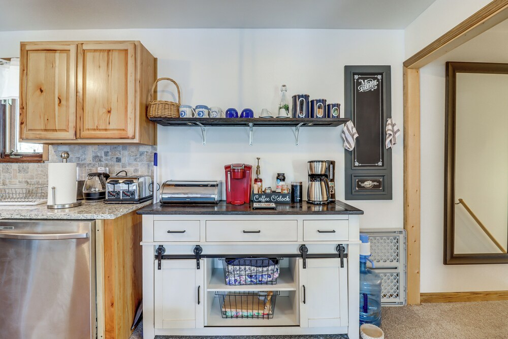 Lovely Tobyhanna Getaway w/ Game Room & Fire Pit!