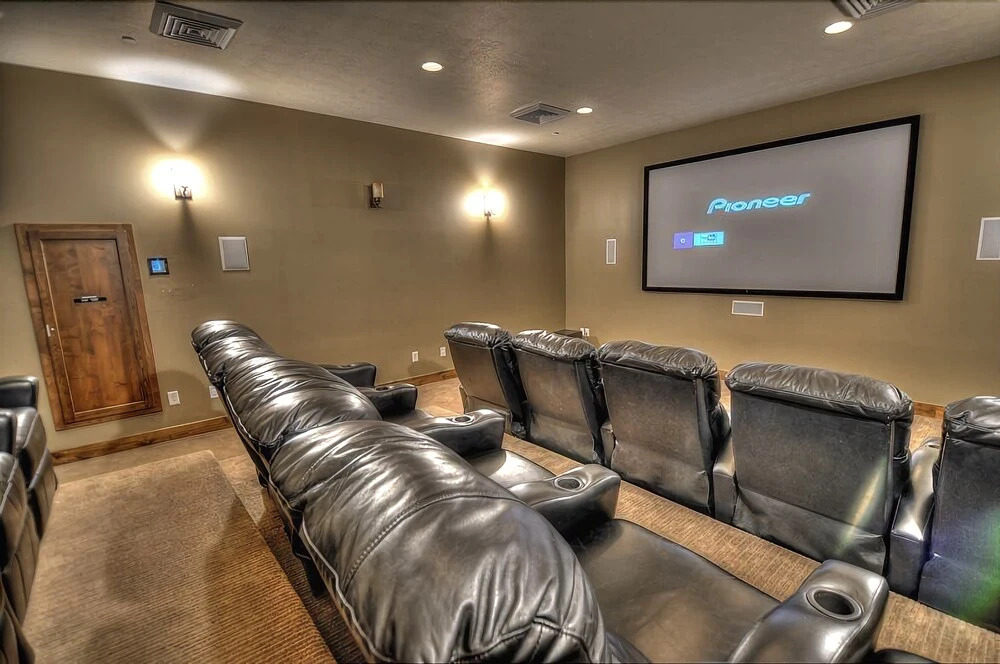 New Listing! Mountain W/ Hot Tub & Deck 5 Bedroom Townhouse