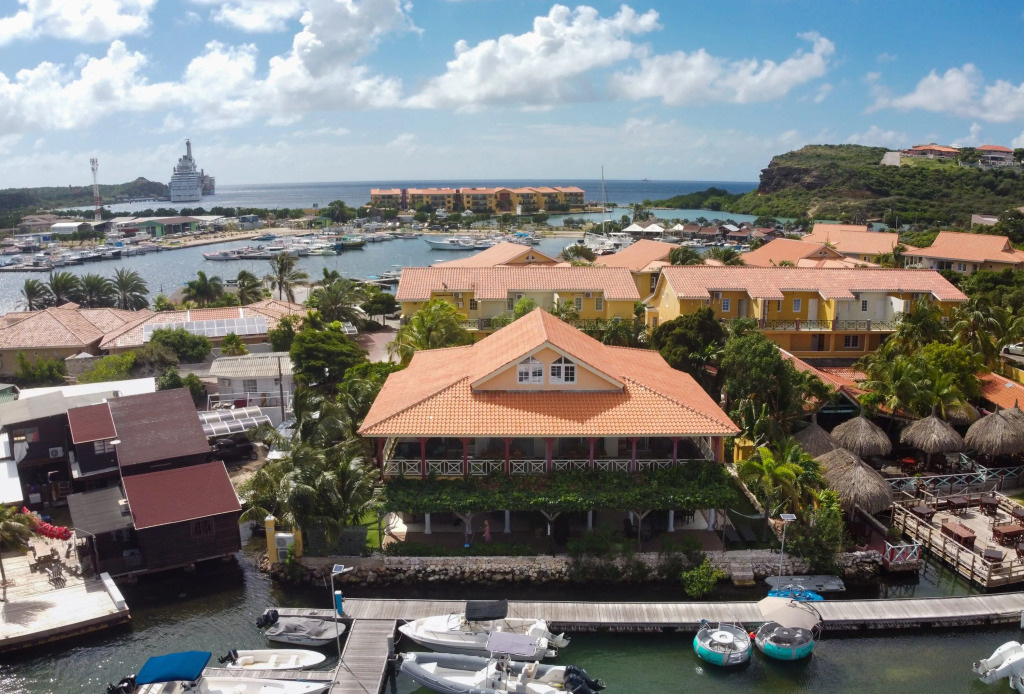 Spectacular 280 Spanish Water View Penthouse