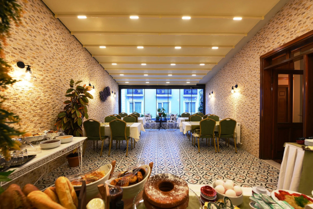 Elyka Hotel